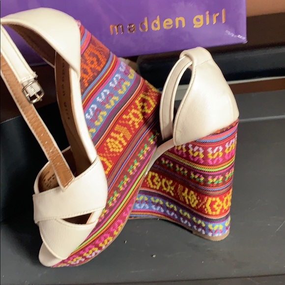 Madden Girl Wedge - White w/ Aztec Print! - Picture 5 of 6